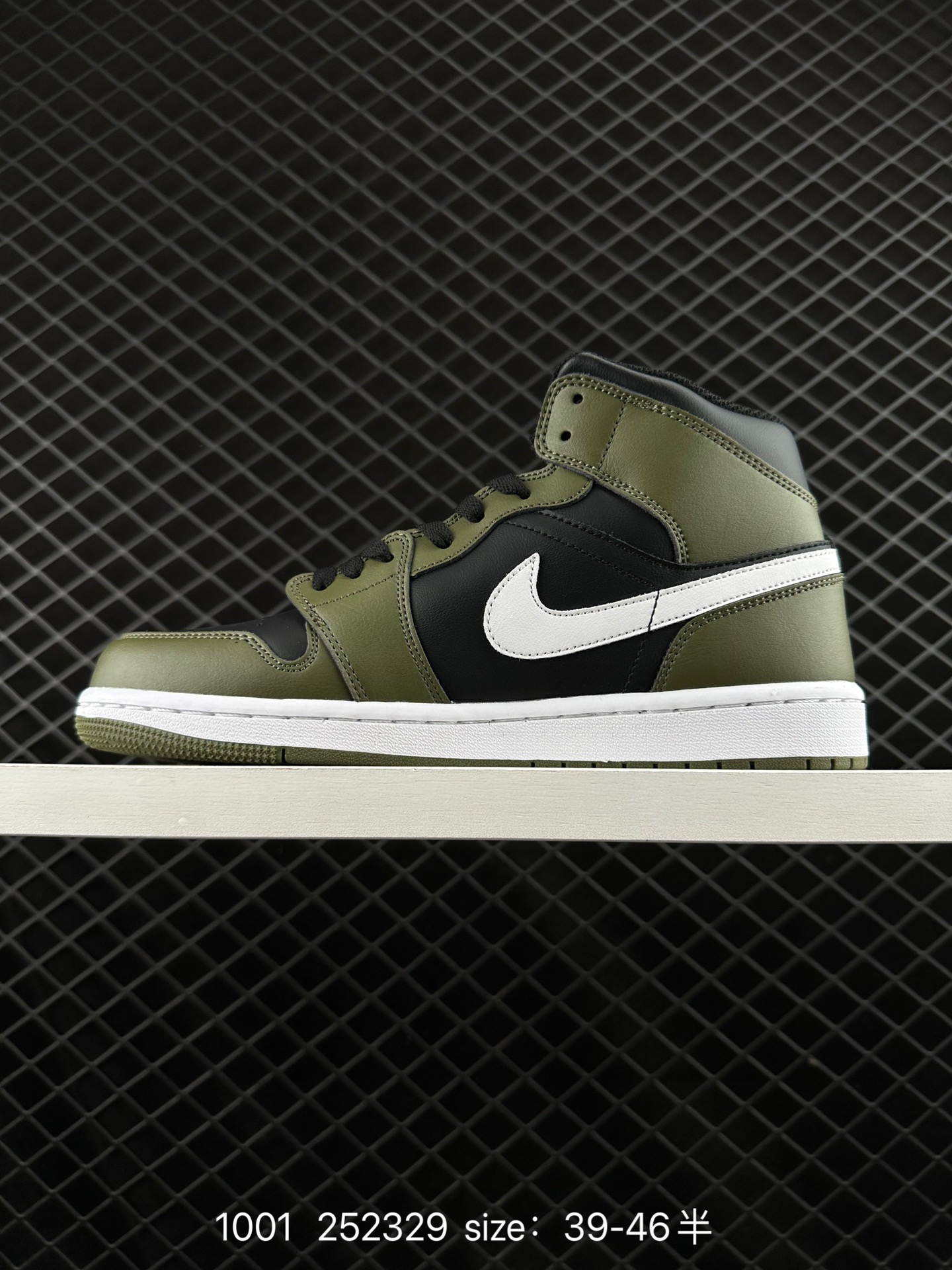 NIKE Air Jordan 1 Retro Mid”Reverse Black Toe“